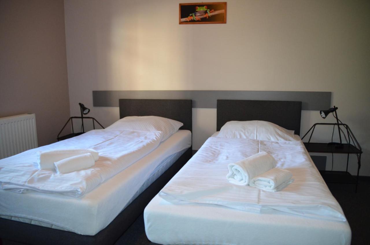 Hotel Tenis Chrząstowice Extérieur photo