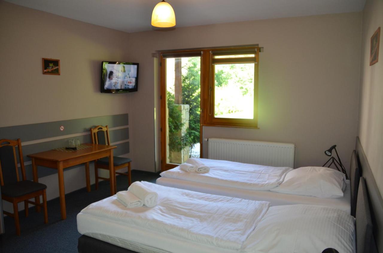 Hotel Tenis Chrząstowice Extérieur photo