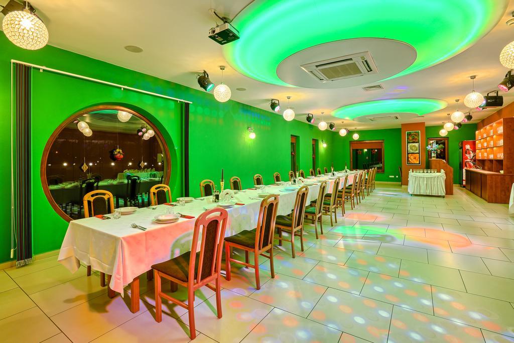 Hotel Tenis Chrząstowice Extérieur photo