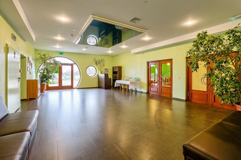 Hotel Tenis Chrząstowice Extérieur photo